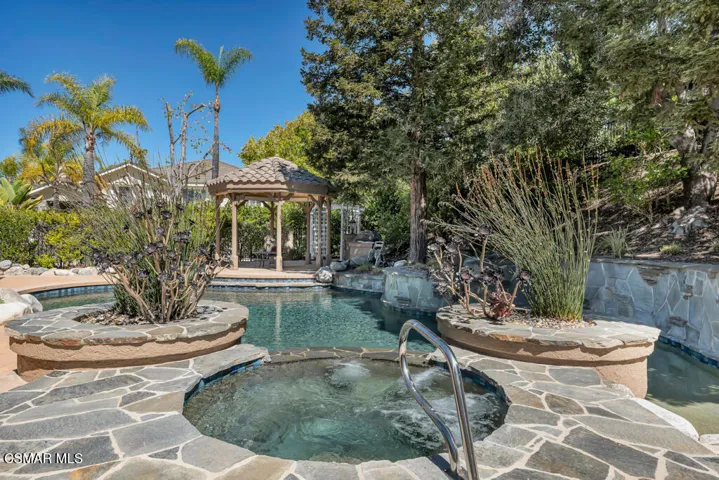 Sparkling Pool & Spa