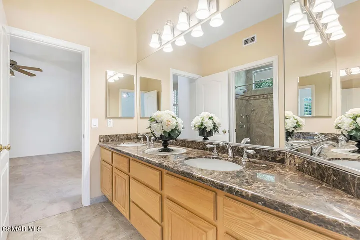 Upgraded Granite Counter & Dual Sinks