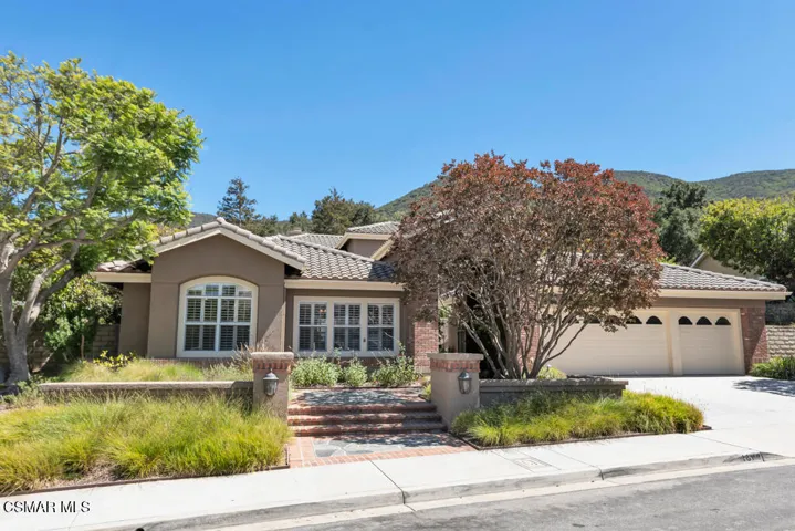 Stunning Rosewood Home!