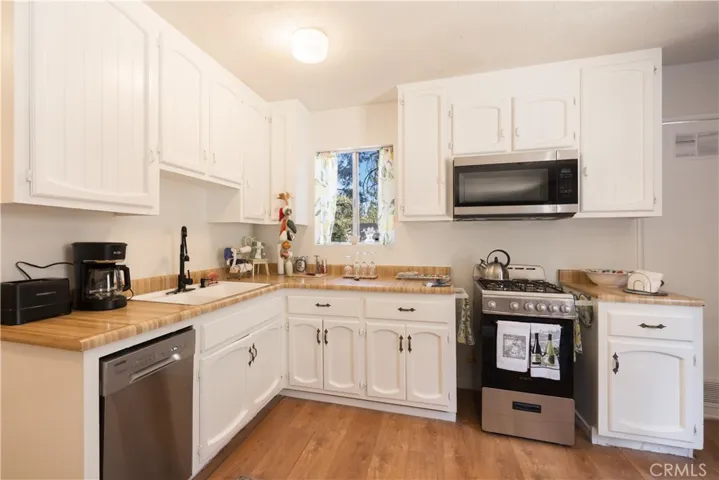 133 Holmes Lane, Sugarloaf, California 92386