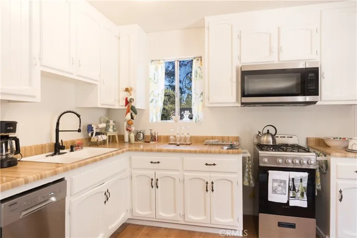 133 Holmes Lane, Sugarloaf, California 92386