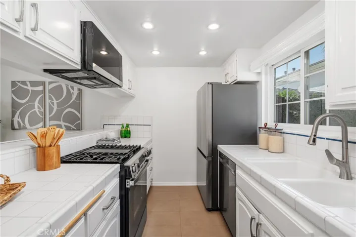1048 Royal Oaks H, Monrovia, California 91016