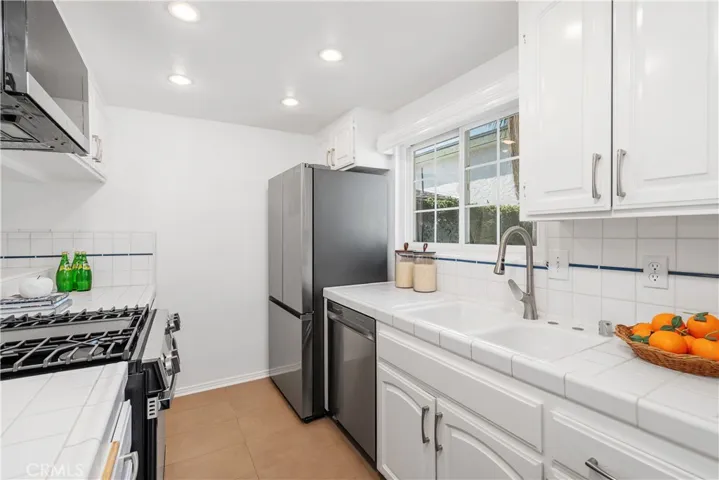 1048 Royal Oaks H, Monrovia, California 91016