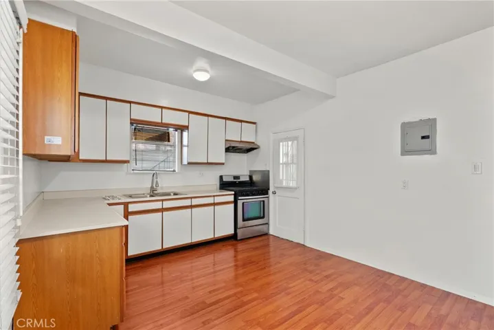 1322 Van Ness Street, Los Angeles, California 90019
