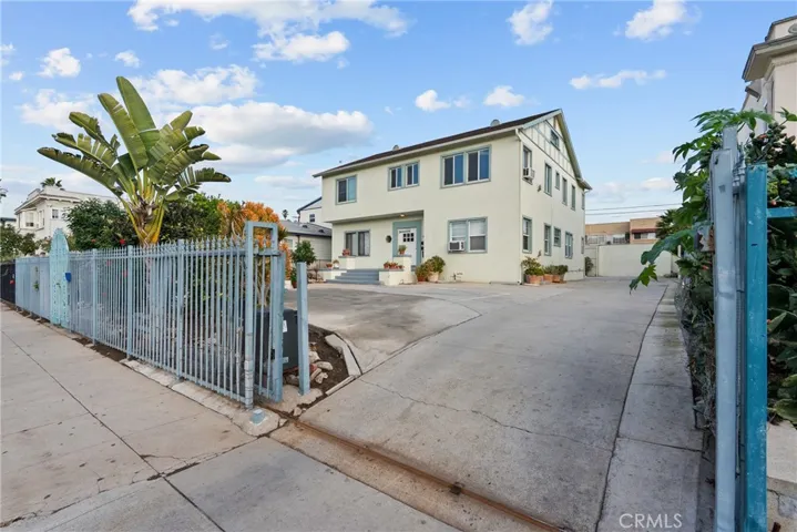 1322 Van Ness Street, Los Angeles, California 90019