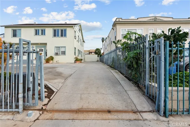 1322 Van Ness Street, Los Angeles, California 90019
