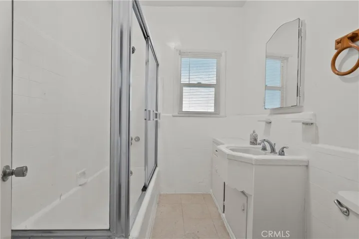 1322 Van Ness Street, Los Angeles, California 90019
