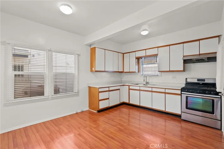 1322 Van Ness Street, Los Angeles, California 90019