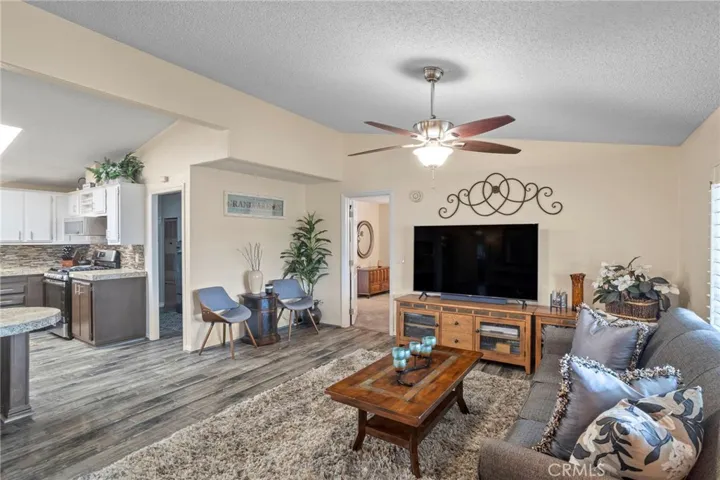 38124 Calle Amigable, Murrieta, California 92563