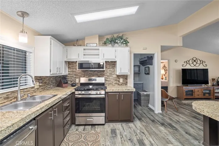 38124 Calle Amigable, Murrieta, California 92563