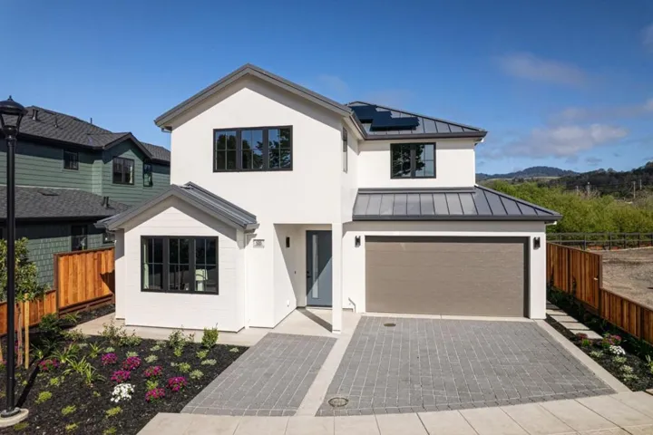 535 Creeksdie Court, Half Moon Bay, California 94019