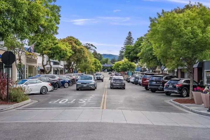 315 W Portola Avenue, Los Altos, California 94022