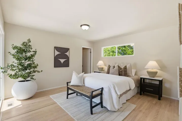 315 W Portola Avenue, Los Altos, California 94022