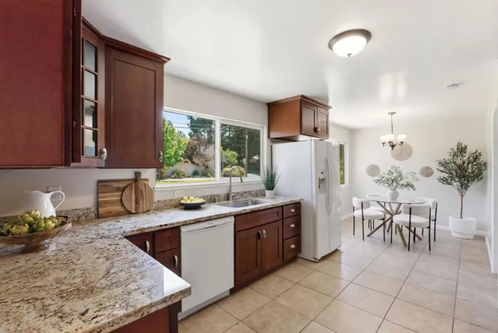 315 W Portola Avenue, Los Altos, California 94022