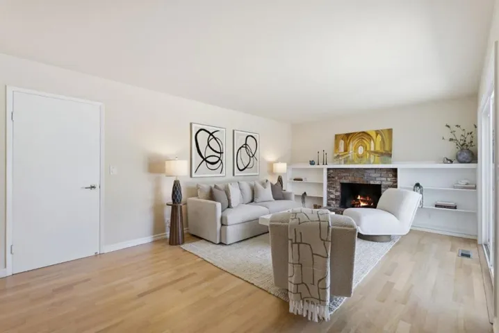 315 W Portola Avenue, Los Altos, California 94022