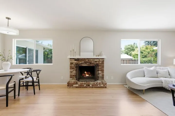 315 W Portola Avenue, Los Altos, California 94022