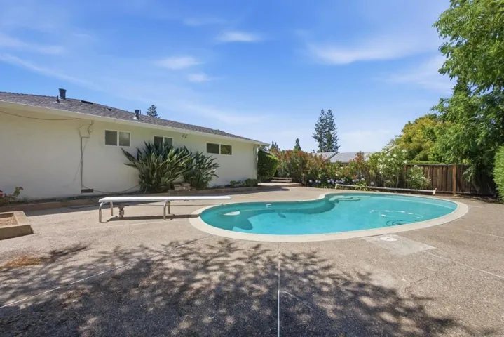315 W Portola Avenue, Los Altos, California 94022