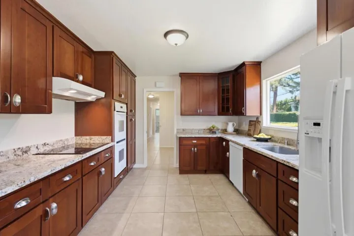 315 W Portola Avenue, Los Altos, California 94022