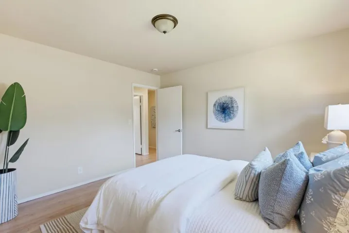 315 W Portola Avenue, Los Altos, California 94022