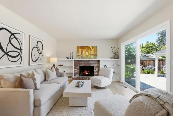 315 W Portola Avenue, Los Altos, California 94022
