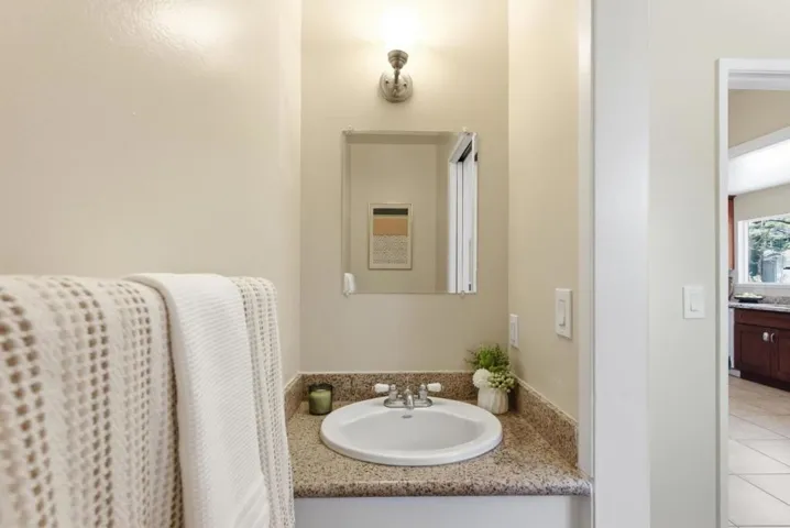 315 W Portola Avenue, Los Altos, California 94022