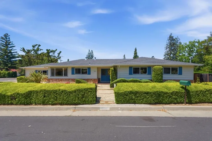 315 W Portola Avenue, Los Altos, California 94022