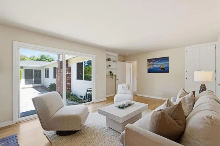 315 W Portola Avenue, Los Altos, California 94022