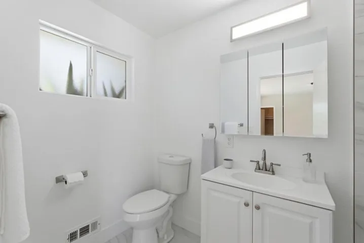 315 W Portola Avenue, Los Altos, California 94022