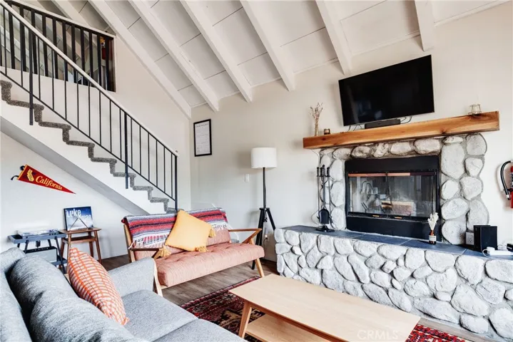 42585 Falcon, Big Bear Lake, California 92315