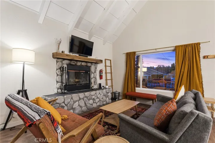 42585 Falcon, Big Bear Lake, California 92315