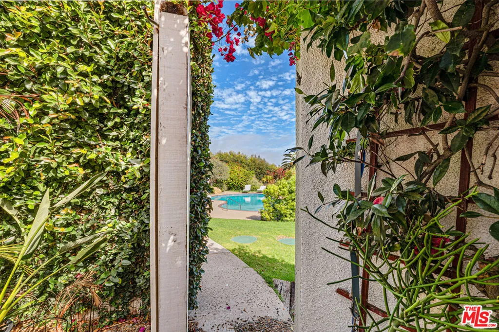 Yard door to pool
