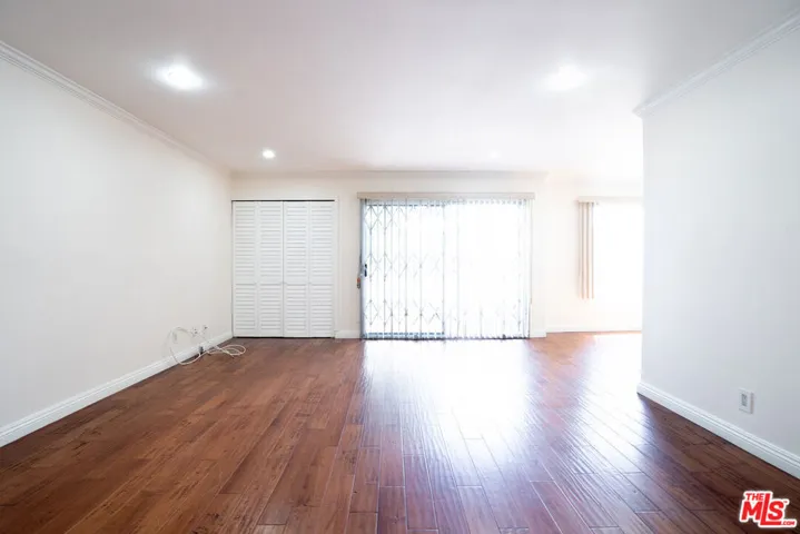 433 S Manhattan Place 108, Los Angeles, California 90020