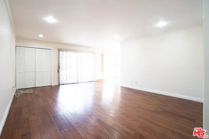 433 S Manhattan Place 108, Los Angeles, California 90020