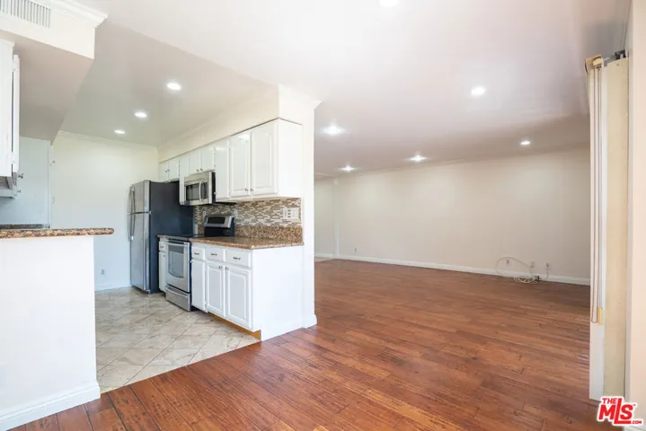 433 S Manhattan Place 108, Los Angeles, California 90020
