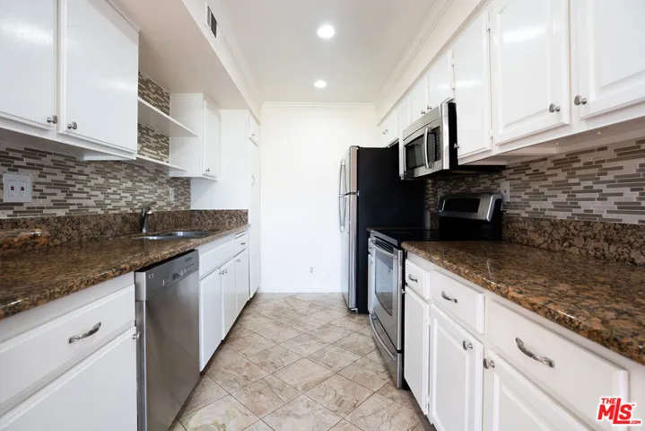433 S Manhattan Place 108, Los Angeles, California 90020