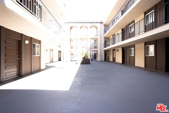 433 S Manhattan Place 108, Los Angeles, California 90020