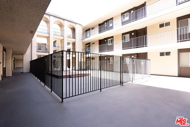433 S Manhattan Place 108, Los Angeles, California 90020
