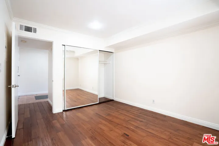 433 S Manhattan Place 108, Los Angeles, California 90020