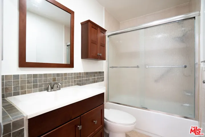 433 S Manhattan Place 108, Los Angeles, California 90020
