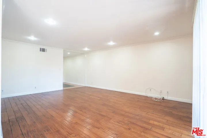 433 S Manhattan Place 108, Los Angeles, California 90020