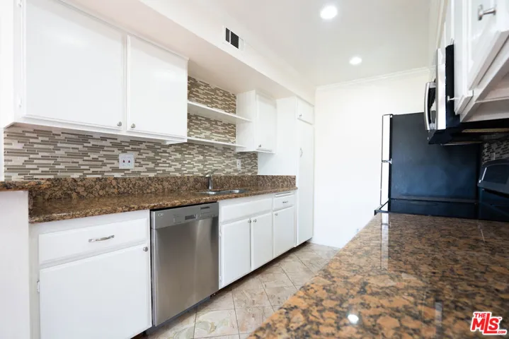 433 S Manhattan Place 108, Los Angeles, California 90020