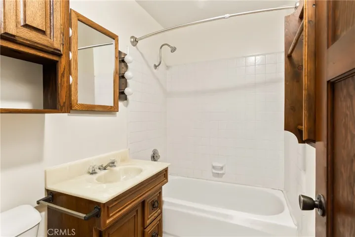 Back 5 bed Unit Upstairs Guest