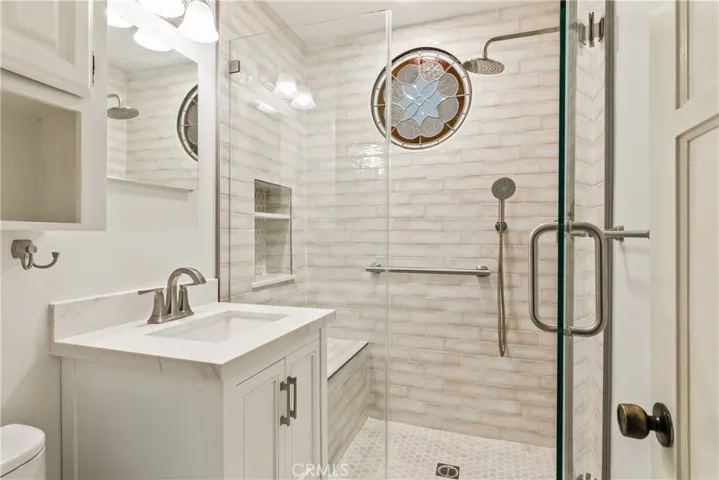 Back 5 bed Unit - Downstairs Guest Bath