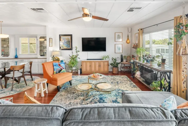 1010 E Bobier 17, Vista, California 92084