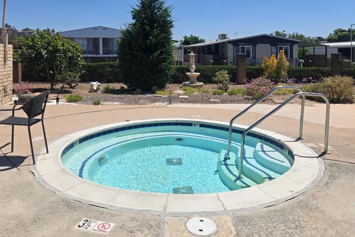 1010 E Bobier 17, Vista, California 92084
