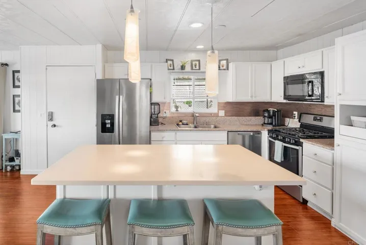 1010 E Bobier 17, Vista, California 92084