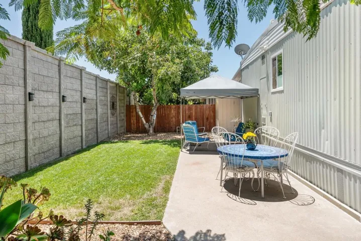 1010 E Bobier 17, Vista, California 92084