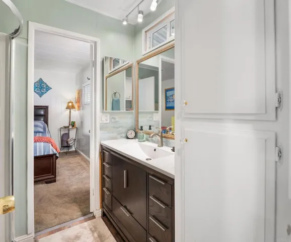 1010 E Bobier 17, Vista, California 92084