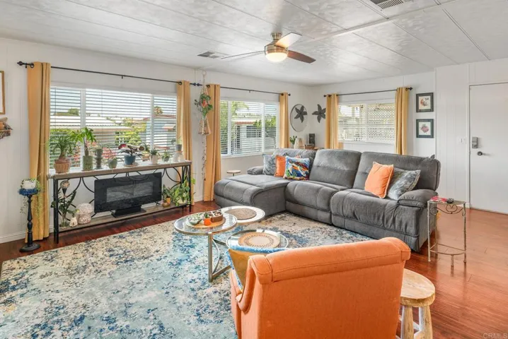 1010 E Bobier 17, Vista, California 92084