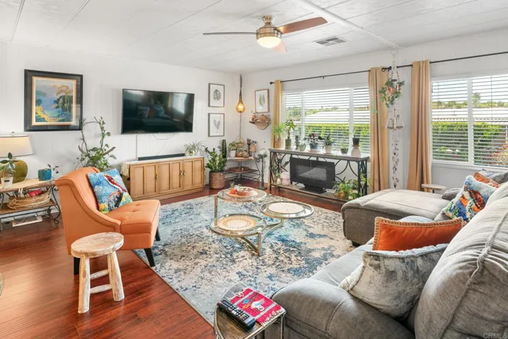1010 E Bobier 17, Vista, California 92084
